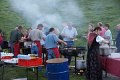 02 Im Freien wurde gekocht und gegrillt